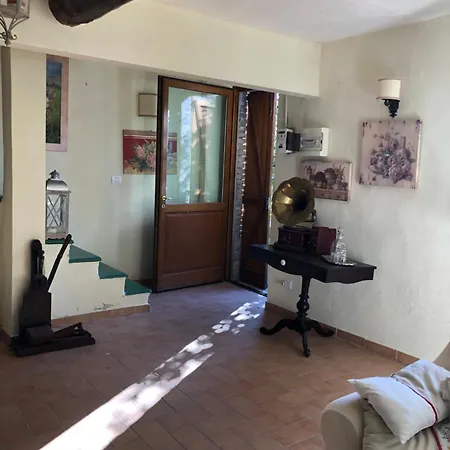 Suggestivo Casale In Collina *